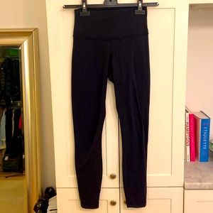 100% AUTHENTIC LULULEMON LEGGINGS NAVY SIZE 6 HIGH RISE
